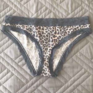 New VS panties - size L